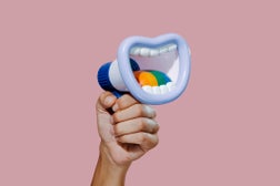 uses a mouth-shaped megaphone