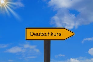 Ein Schild mit dem Aufdruck Deutschkurs