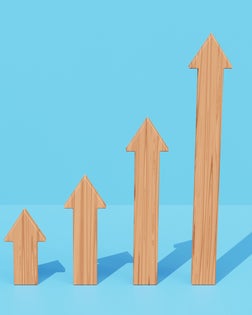 Growth chart made of wooden arrows