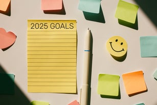 2025 Goals text on a yellow piece of paper