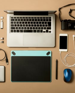 Designer daily supplies shot knolling style.