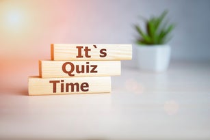 Its Quiz Time text on wooden cubes.