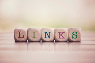 Links written on cube wooden blocks.