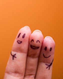 three smiling fingers that are very happy to be friends