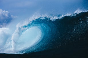 Barrel wave breaking in ocean, Hawaii, America, USA